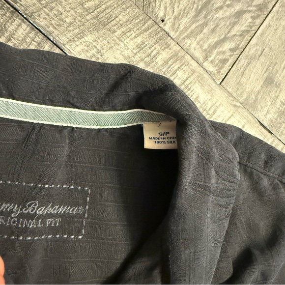 Tommy Bahama Black Silk Embroidered Arizona Cardinals Button Up Shirt Size Small - Picture 2 of 6